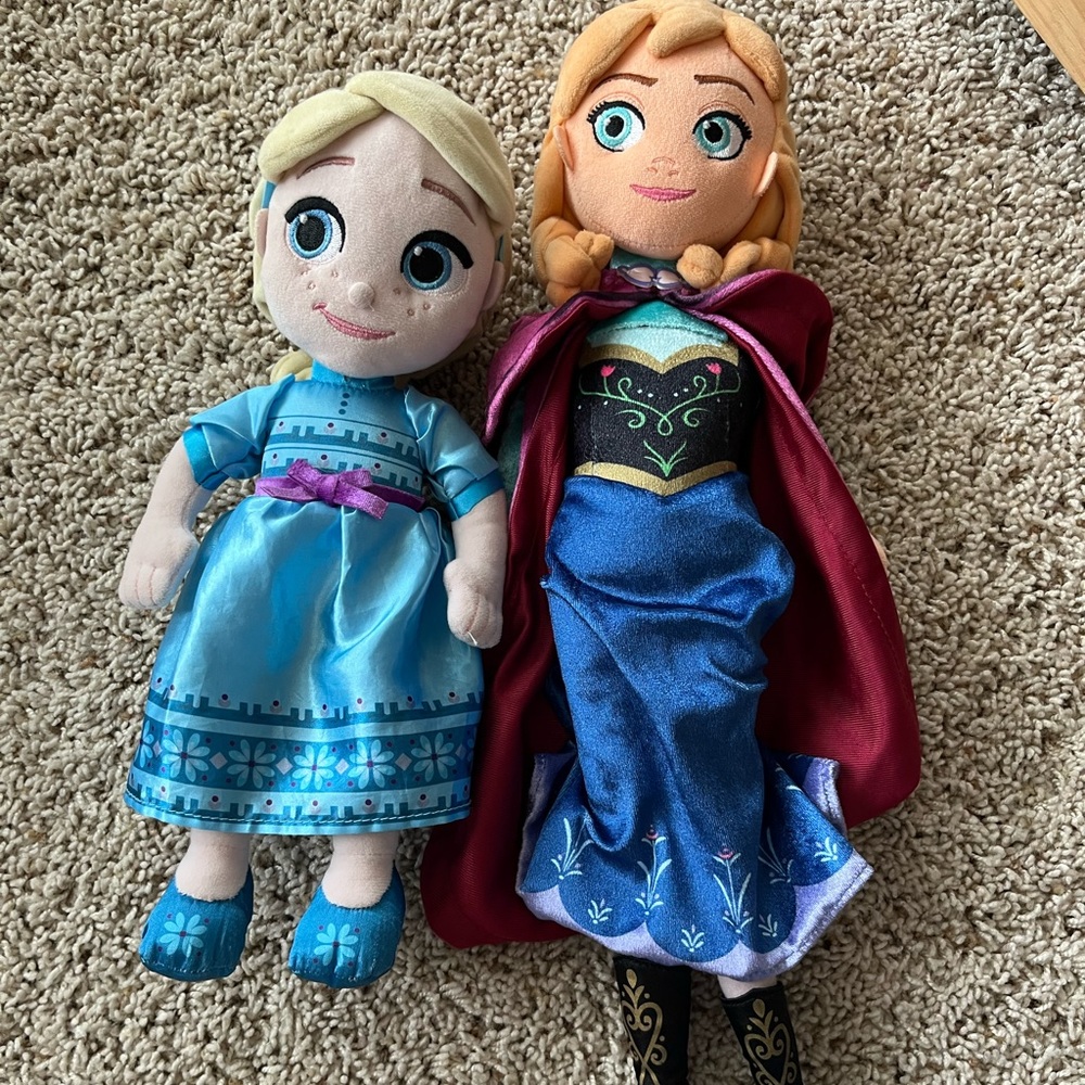 Frozen stuffed dolls Elsa and Anna